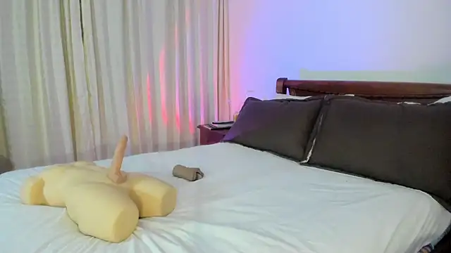 Snapshot of Hat_girl chatting on 09.30.25 Hat girl online show from 09.30.25