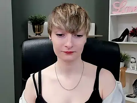 hottieBlair online show from 09.26.25