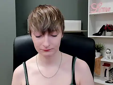 hottieBlair online show from 10.16.25