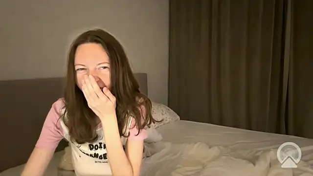 Snapshot of Aliniasky chatting on 10.20.25 Aliniasky online show from 10.20.25