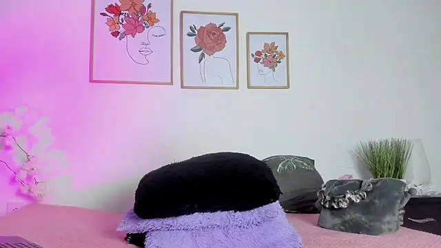 Snapshot of alana_111 chatting on 09.24.25 alana 111 online show from 09.24.25