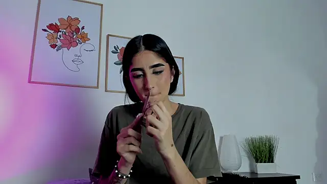 Snapshot of alana_111 chatting on 09.26.25 alana 111 online show from 09.26.25