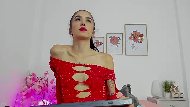 Snapshot of alana_111 chatting on 10.11.25 alana 111 online show from 10.11.25