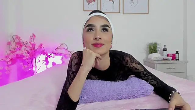 Snapshot of alana_111 chatting on 10.24.25 alana 111 online show from 10.24.25