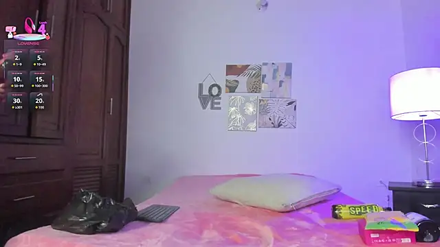 Snapshot of alana_111 chatting on 10.29.25 alana 111 online show from 10.29.25