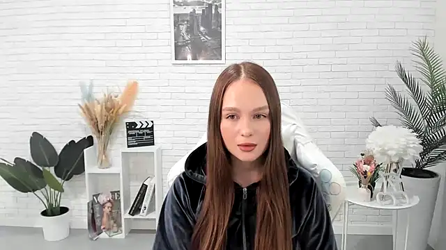 LoisCubitt online show from 03.13.25