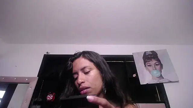 Violet King online show from 03.17.25