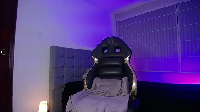 Violet King online show from 09.23.25