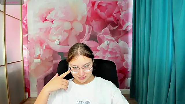 AngelinaLow online show from 09.29.25