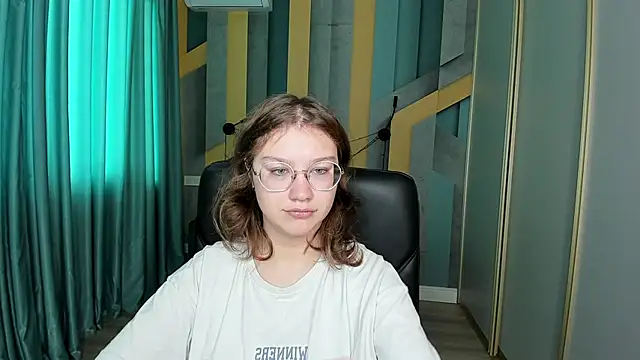 AngelinaLow online show from 10.30.25