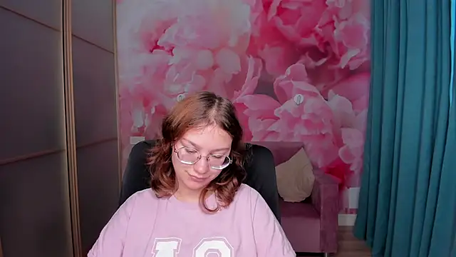 AngelinaLow online show from 11.04.25