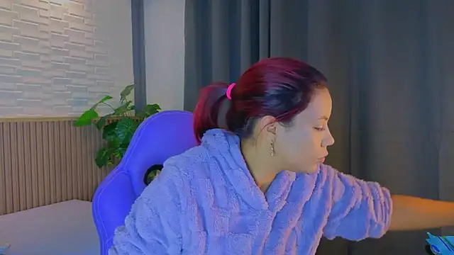 Snapshot of TiffanyWalk chatting on 10.02.25 TiffanyWalk online show from 10.02.25