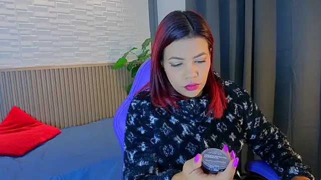 Snapshot of TiffanyWalk chatting on 10.08.25 TiffanyWalk online show from 10.08.25