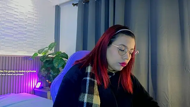 Snapshot of TiffanyWalk chatting on 10.11.25 TiffanyWalk online show from 10.11.25