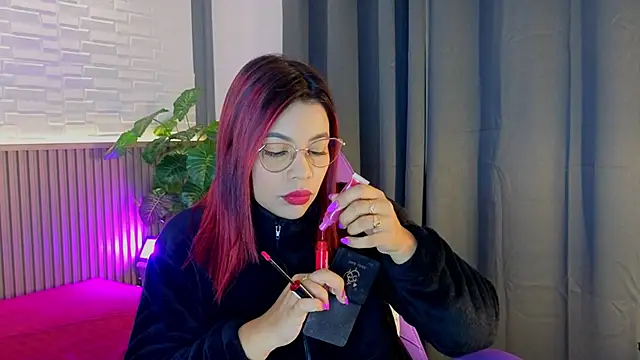 Snapshot of TiffanyWalk chatting on 10.14.25 TiffanyWalk online show from 10.14.25