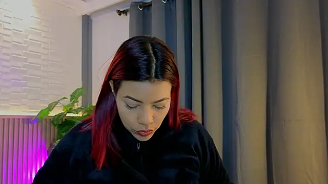 Snapshot of TiffanyWalk chatting on 10.18.25 TiffanyWalk online show from 10.18.25