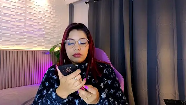 Snapshot of TiffanyWalk chatting on 10.22.25 TiffanyWalk online show from 10.22.25