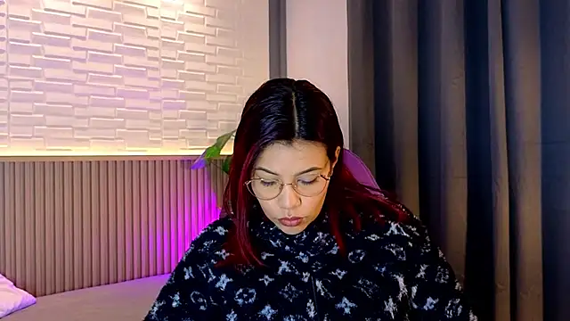 Snapshot of TiffanyWalk chatting on 10.24.25 TiffanyWalk online show from 10.24.25