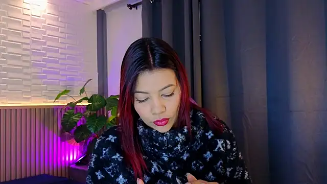 TiffanyWalk online show from 11.18.25