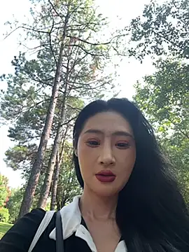 Snapshot of linger-23 chatting on 10.01.25 linger-23 online show from 10.01.25