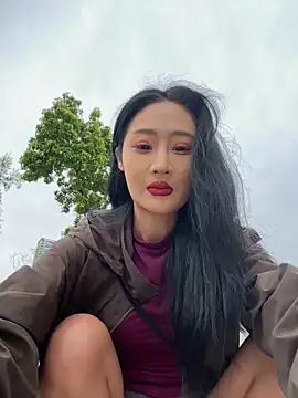 Snapshot of linger-23 chatting on 10.23.25 linger-23 online show from 10.23.25