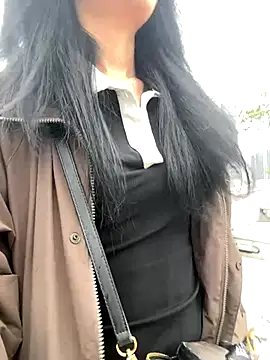 Snapshot of linger-23 chatting on 10.28.25 linger-23 online show from 10.28.25