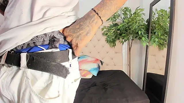 Mia Collivens online show from 09.19.25