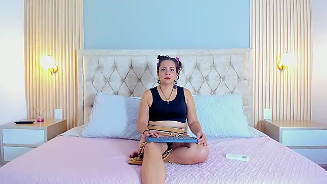 Hera goddesss online show from 09.22.25