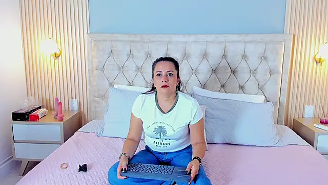 Hera goddesss online show from 09.24.25