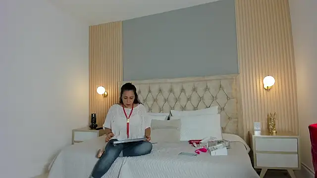 Hera goddesss online show from 10.17.25