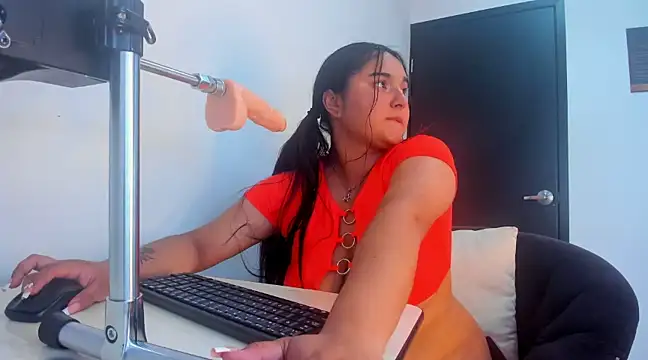 Snapshot of MiaDixon_ chatting on 03.19.25 MiaDixon online show from 03.19.25