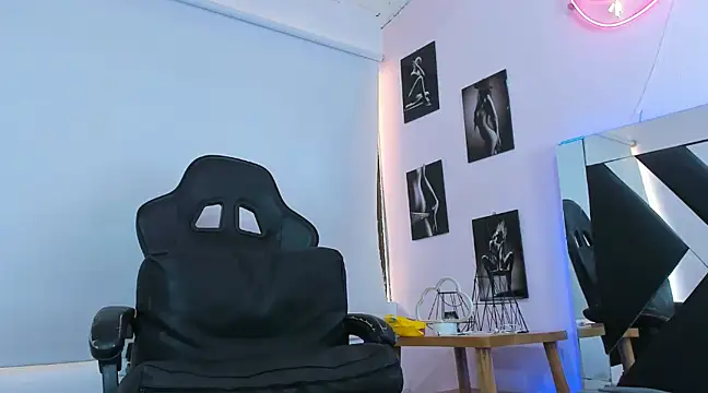 Snapshot of aurimel_valentina chatting on 03.13.25 aurimel valentina online show from 03.13.25