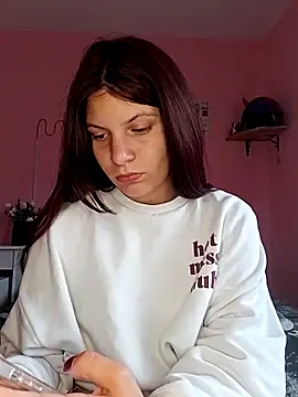 Snapshot of MeCherryy chatting on 09.28.25 MeCherryy online show from 09.28.25