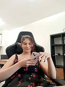 Snapshot of MeCherryy chatting on 10.27.25 MeCherryy online show from 10.27.25