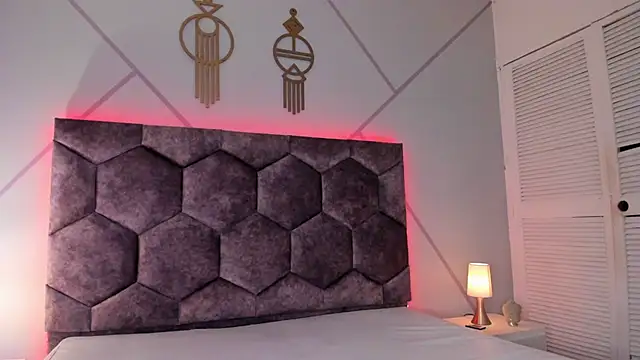 Chloe Durand  online show from 03.15.25