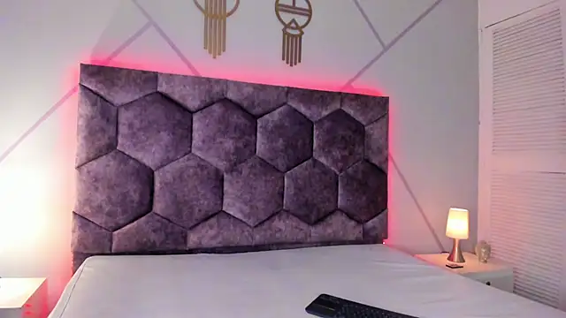 Chloe Durand  online show from 03.21.25