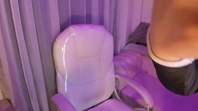 Snapshot of Pretty_Johnson_ chatting on 02.07.26 Pretty Johnson online show from 02.07.26