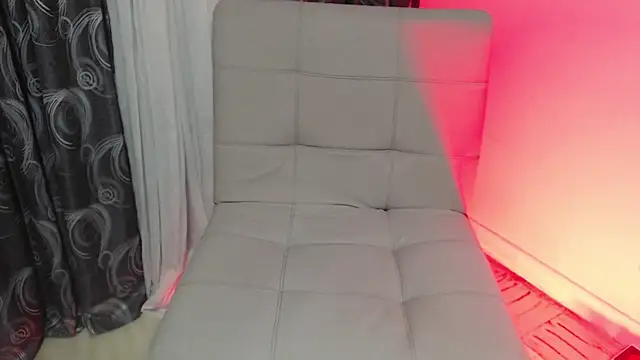 Snapshot of Taylor_dolll chatting on 10.22.25 Taylor dolll online show from 10.22.25