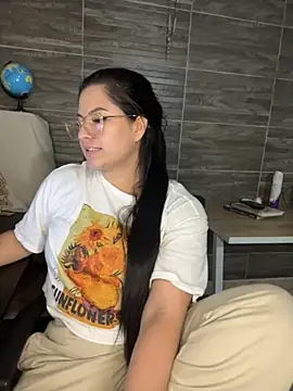 Snapshot of Saanvi21 chatting on 09.30.25 Saanvi21 online show from 09.30.25