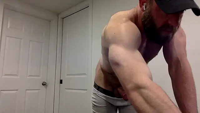 Snapshot of clarkefit chatting on 03.18.25 clarkefit online show from 03.18.25