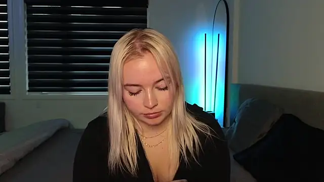 margot robbie7 online show from 10.23.25