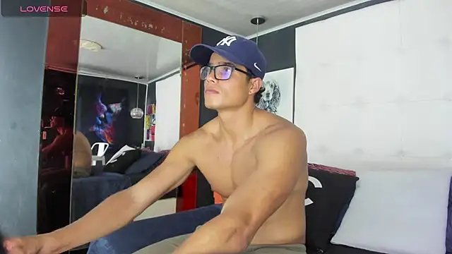 Snapshot of Christian_Musclet4 chatting on 03.21.25 Christian Musclet4 online show from 03.21.25