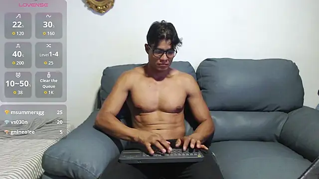 Snapshot of Christian_Musclet4 chatting on 09.24.25 Christian Musclet4 online show from 09.24.25