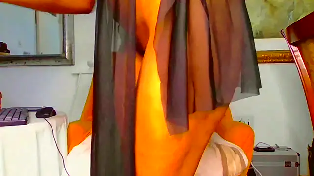 ModelZoee online show from 10.02.25