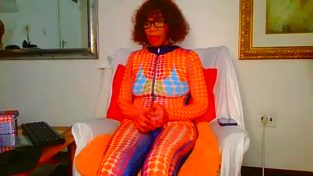 ModelZoee online show from 11.17.25