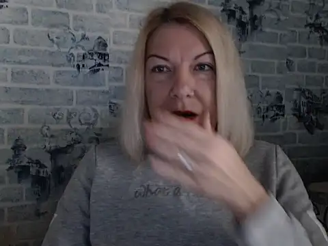 Snapshot of Lillia_Ray chatting on 10.13.25 Lillia Ray online show from 10.13.25