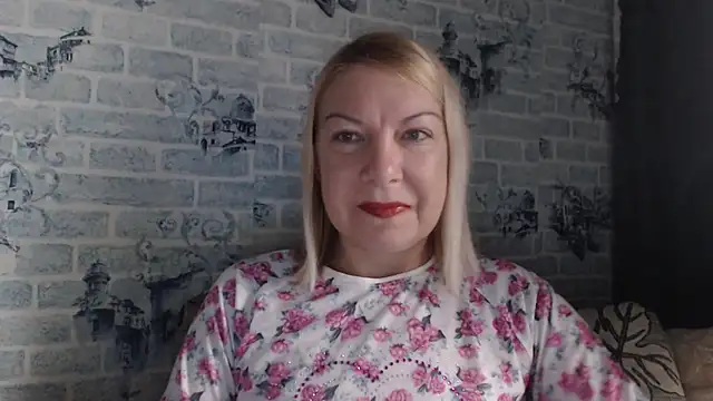 Snapshot of Lillia_Ray chatting on 10.24.25 Lillia Ray online show from 10.24.25