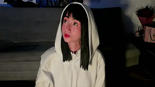 Snapshot of pauline_rouge chatting on 10.06.25 pauline rouge online show from 10.06.25