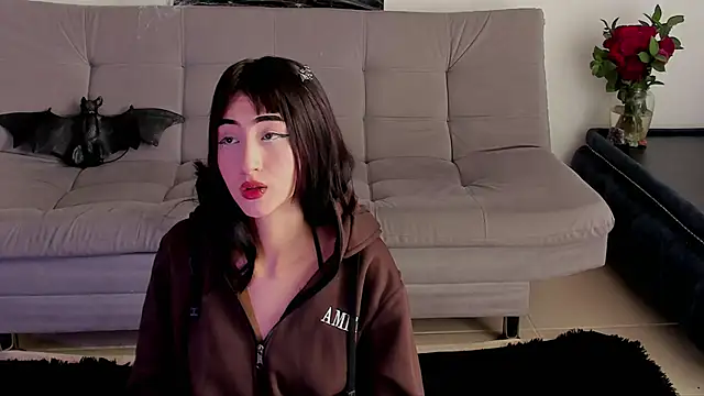 Snapshot of pauline_rouge chatting on 10.14.25 pauline rouge online show from 10.14.25