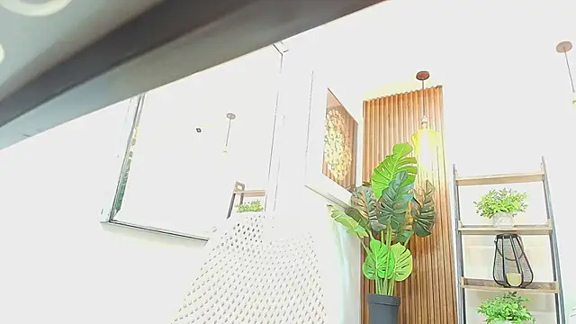 Coral Lise online show from 09.23.25